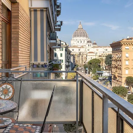 Lägenhet Vista Indimenticabile Sulla Cupola Di S. Pietro